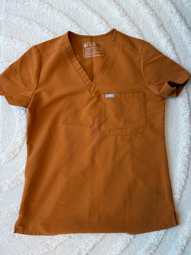 Figs Women’s Rust Orange V-Neck Scrub Set